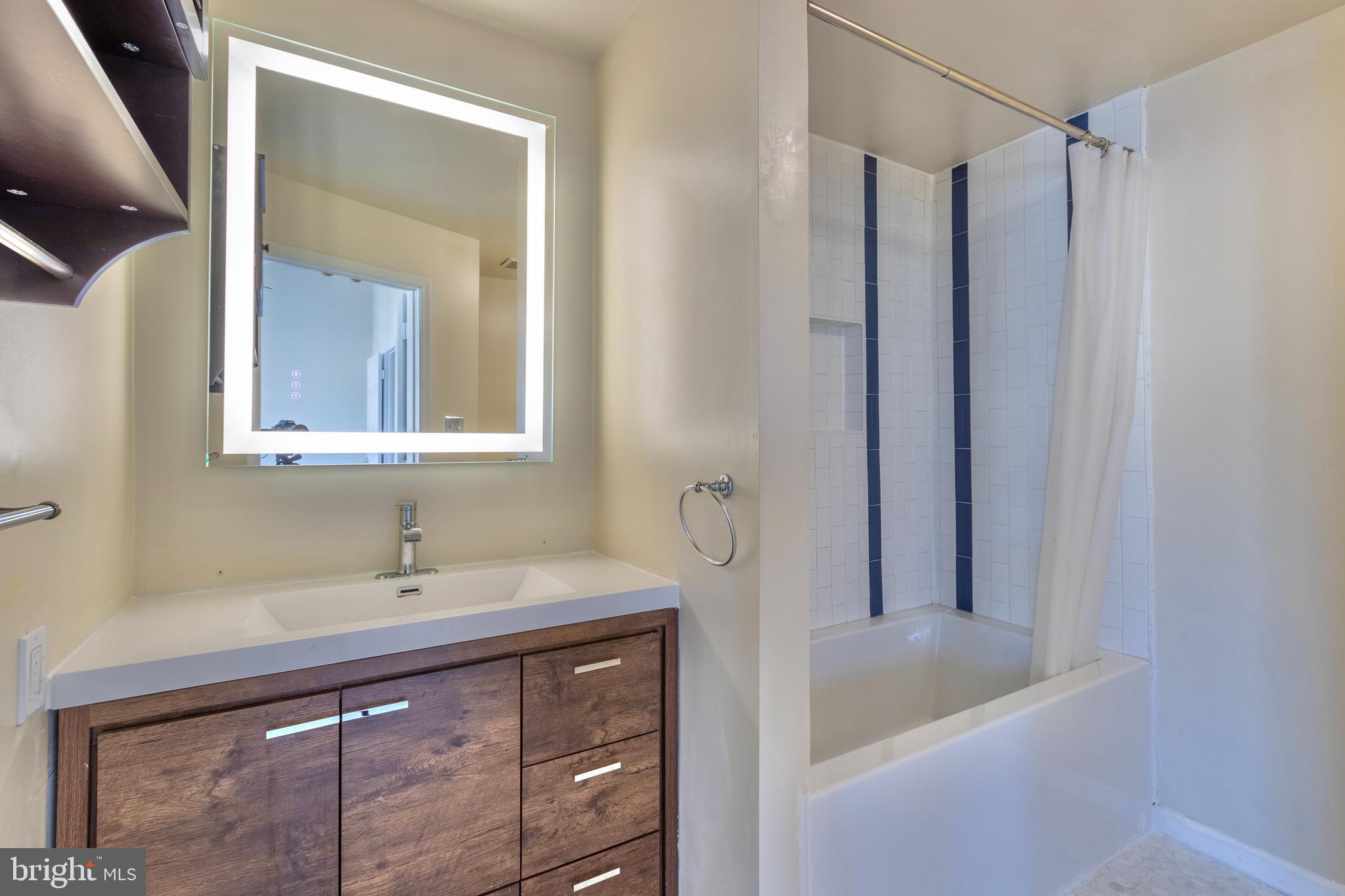 KINGSTOWNE - Residential Lease
