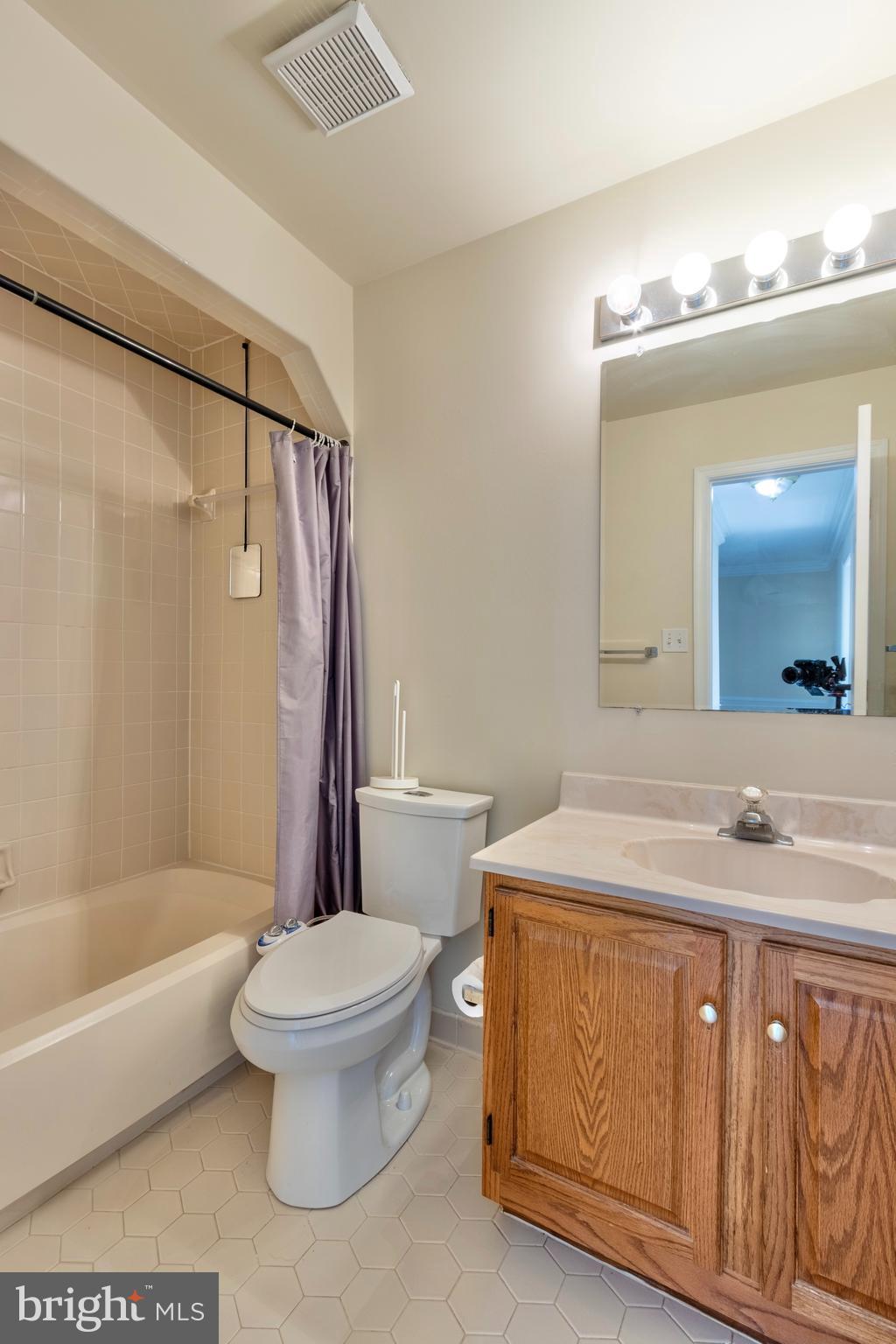 KINGSTOWNE - Residential Lease