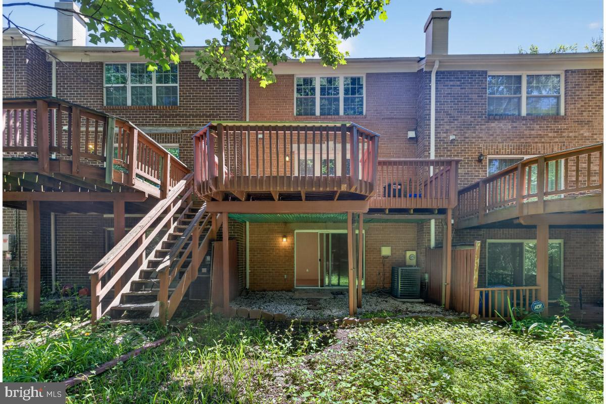 DUMONT OAKS - Residential