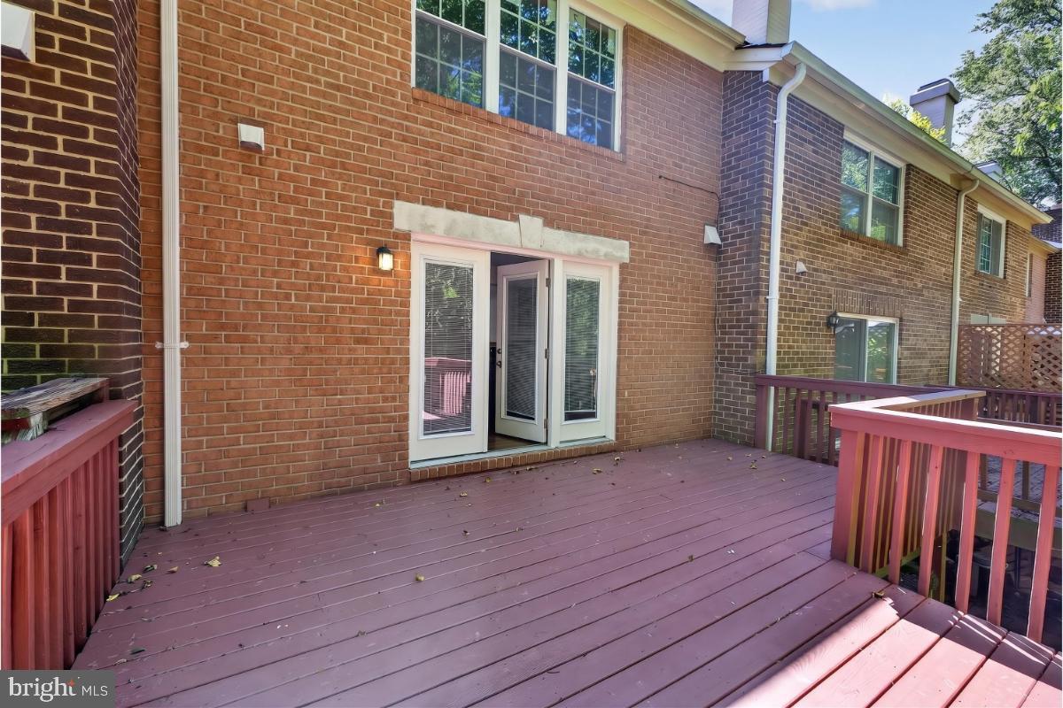 DUMONT OAKS - Residential