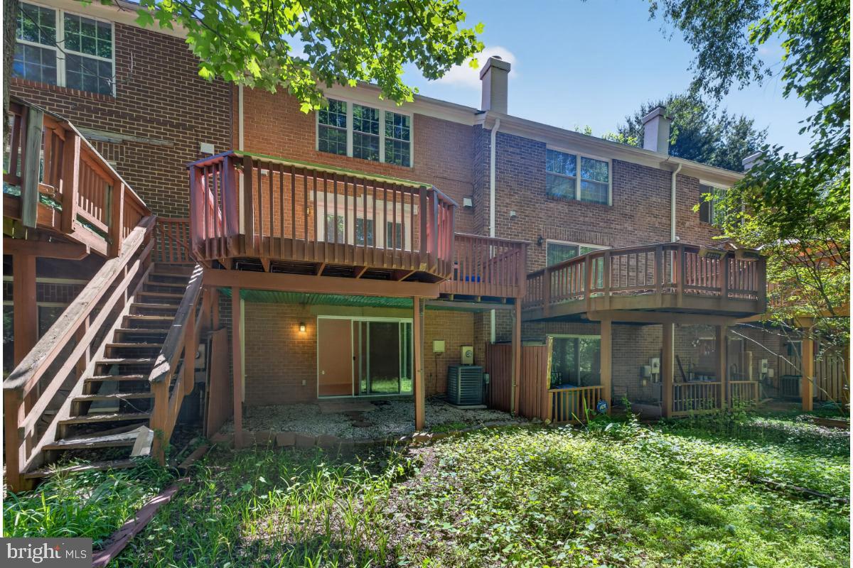 DUMONT OAKS - Residential