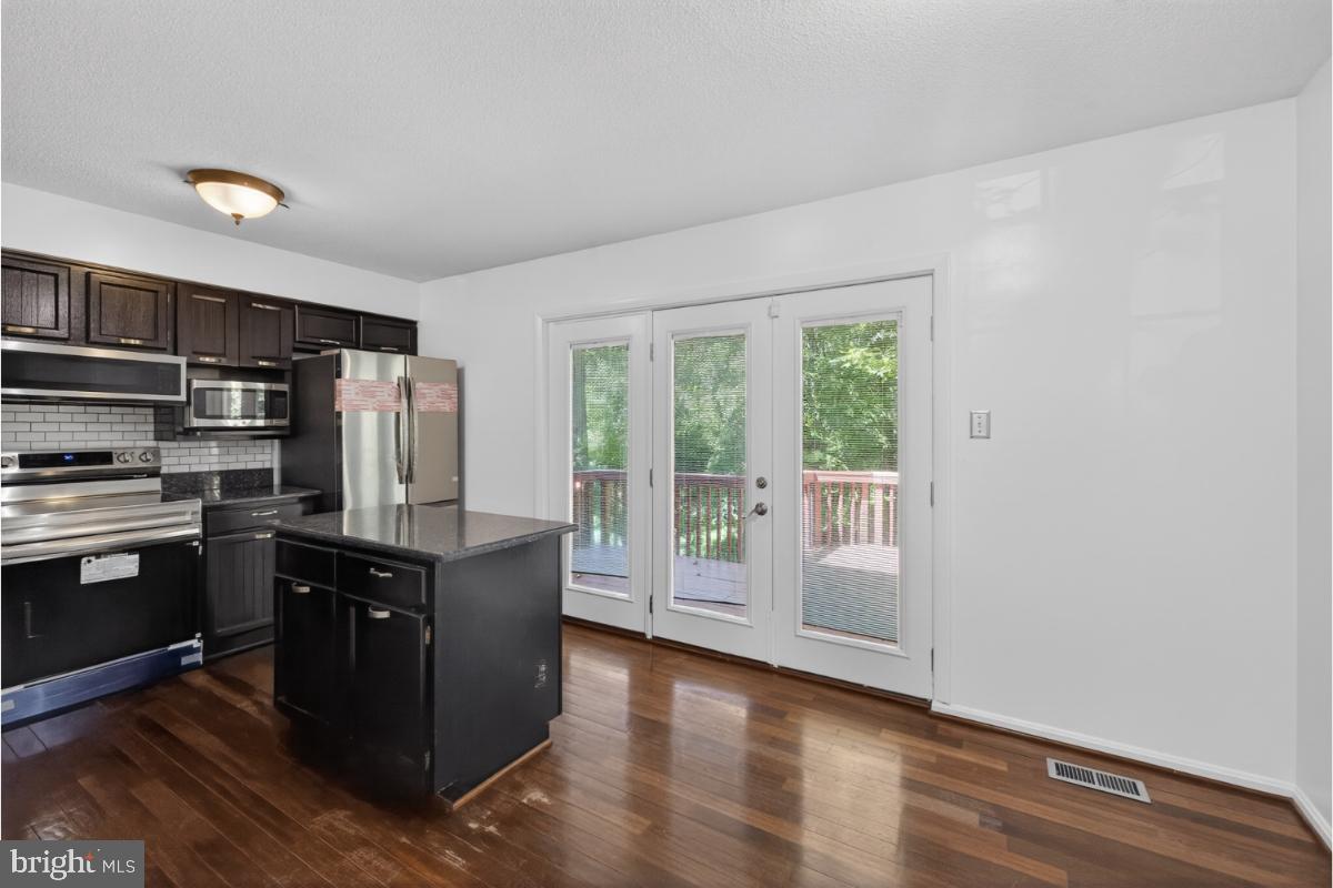 DUMONT OAKS - Residential