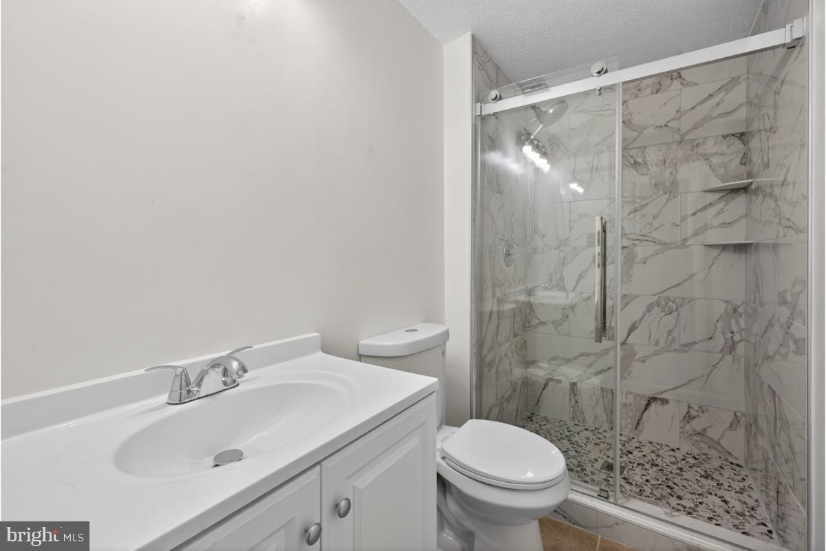 DUMONT OAKS - Residential