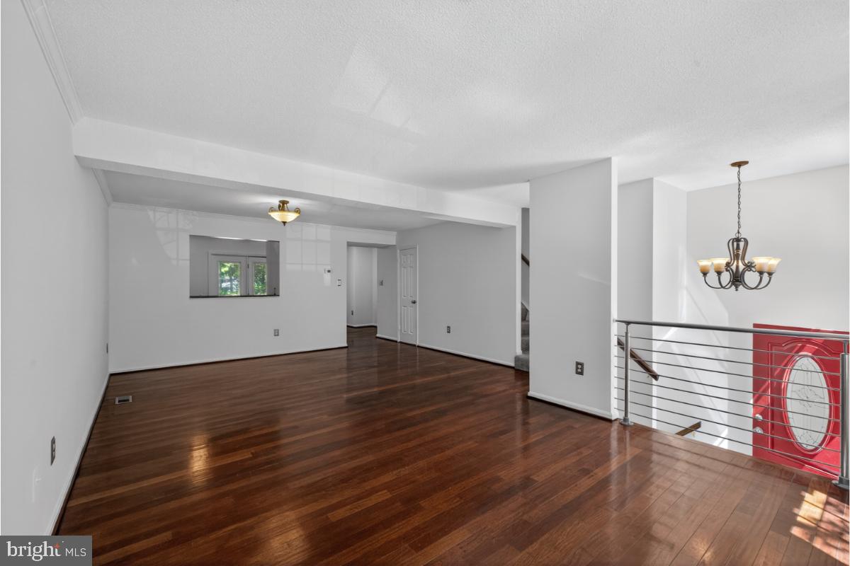 DUMONT OAKS - Residential