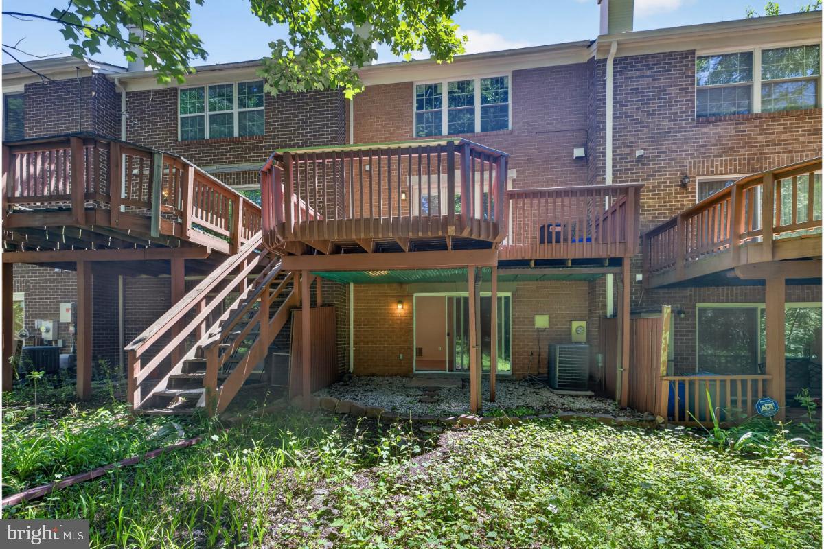 DUMONT OAKS - Residential