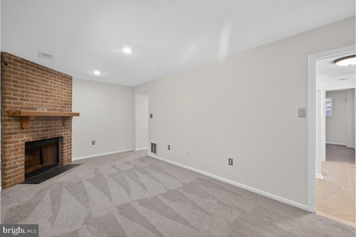 DUMONT OAKS - Residential