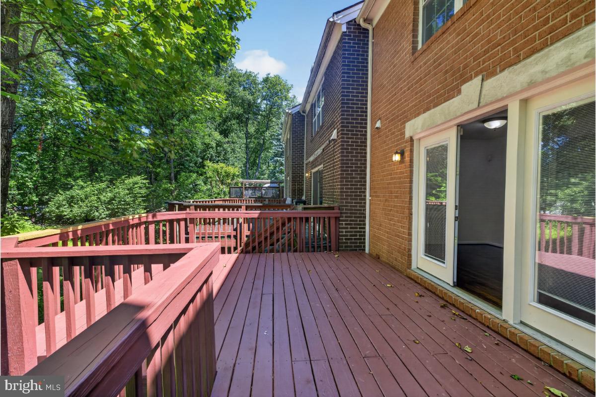 DUMONT OAKS - Residential