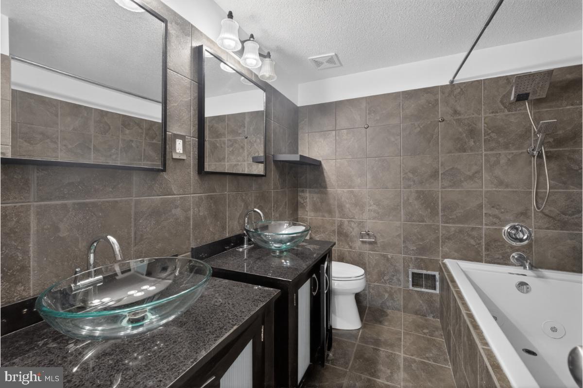 DUMONT OAKS - Residential