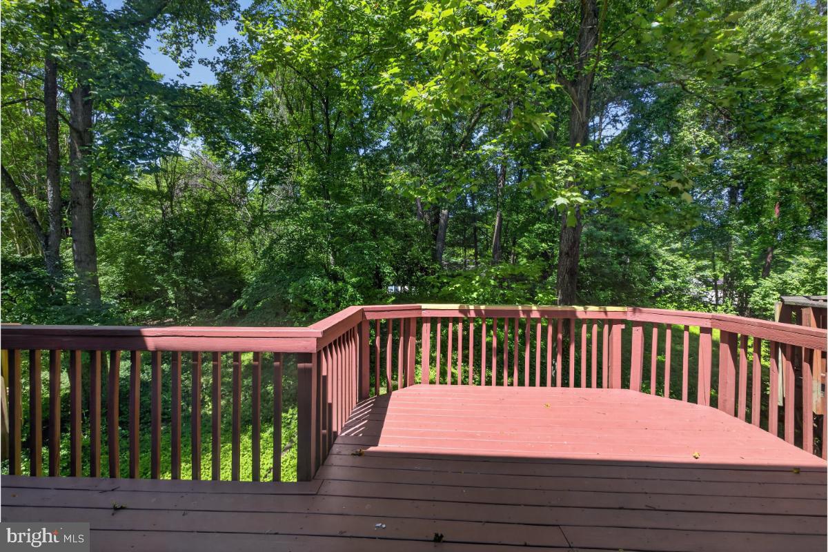 DUMONT OAKS - Residential