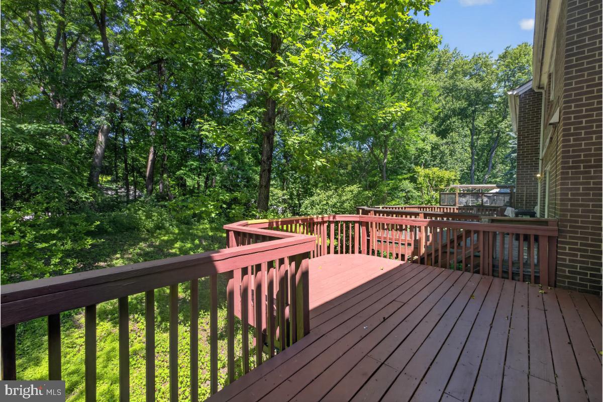 DUMONT OAKS - Residential