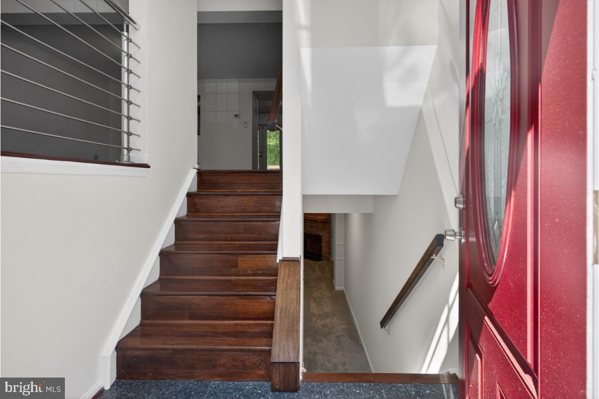 DUMONT OAKS - Residential
