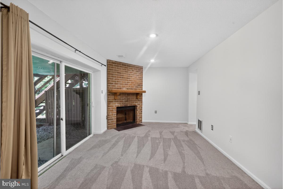DUMONT OAKS - Residential