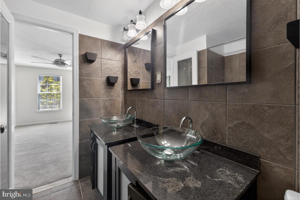 DUMONT OAKS - Residential