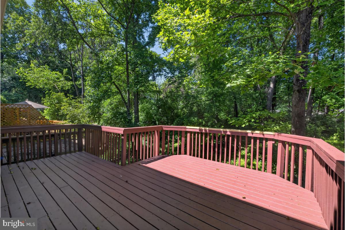DUMONT OAKS - Residential