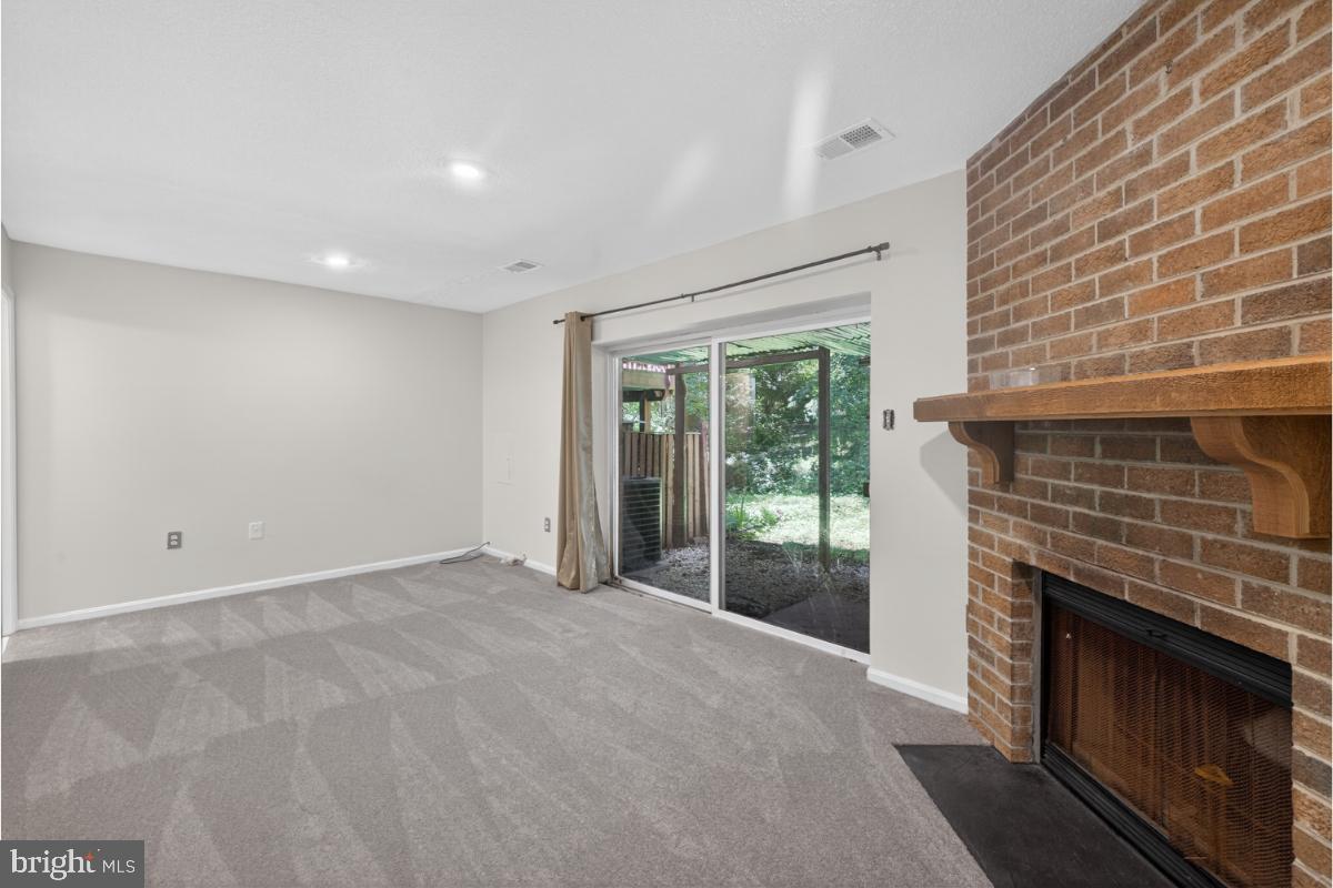 DUMONT OAKS - Residential