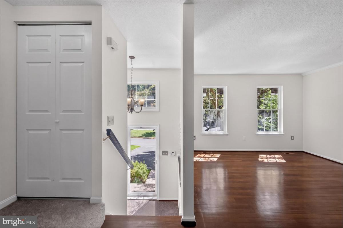 DUMONT OAKS - Residential