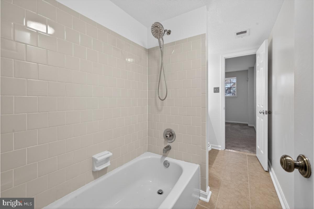 DUMONT OAKS - Residential
