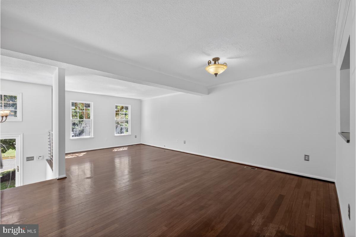DUMONT OAKS - Residential