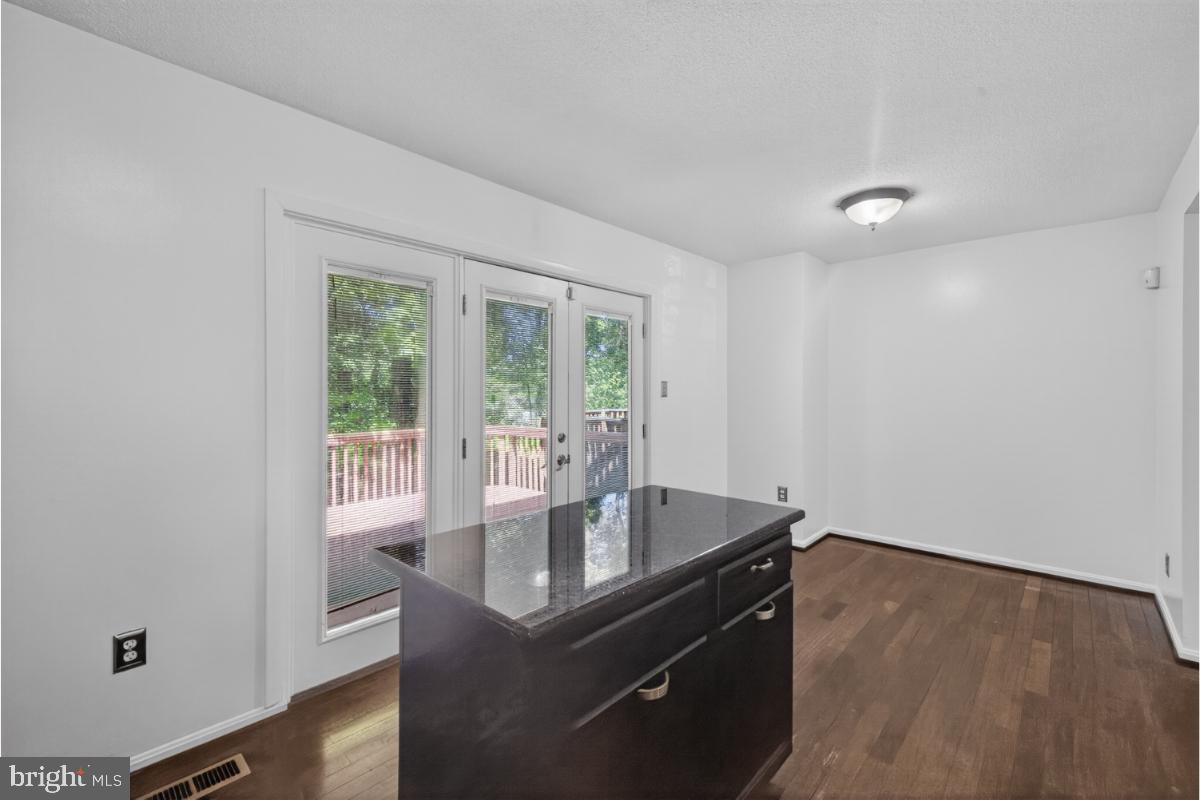 DUMONT OAKS - Residential