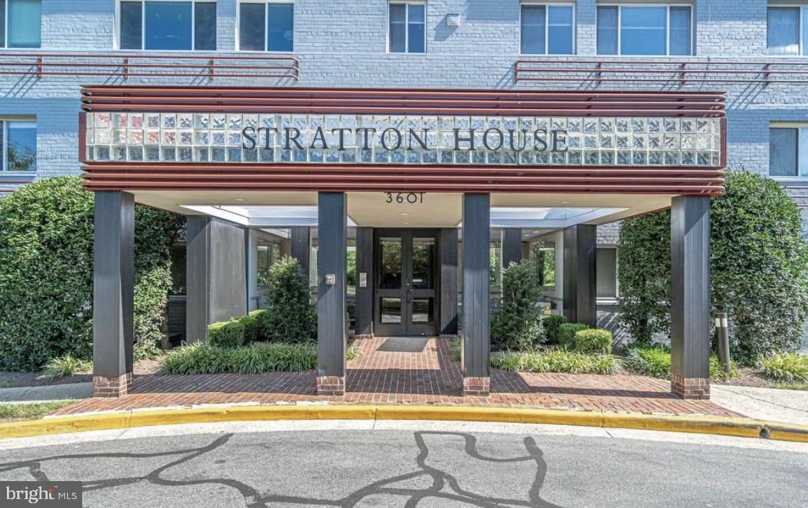 STRATTON HOUSE - Residential Lease