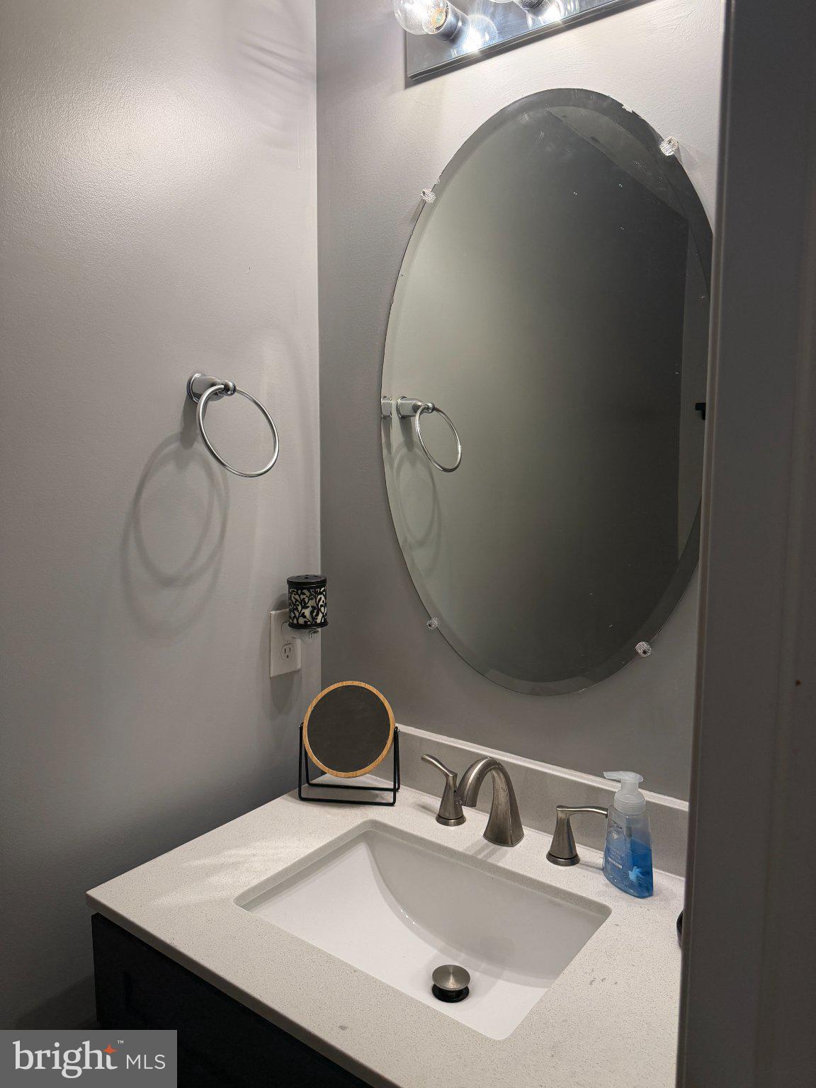 HANOVER SQUARE - Residential