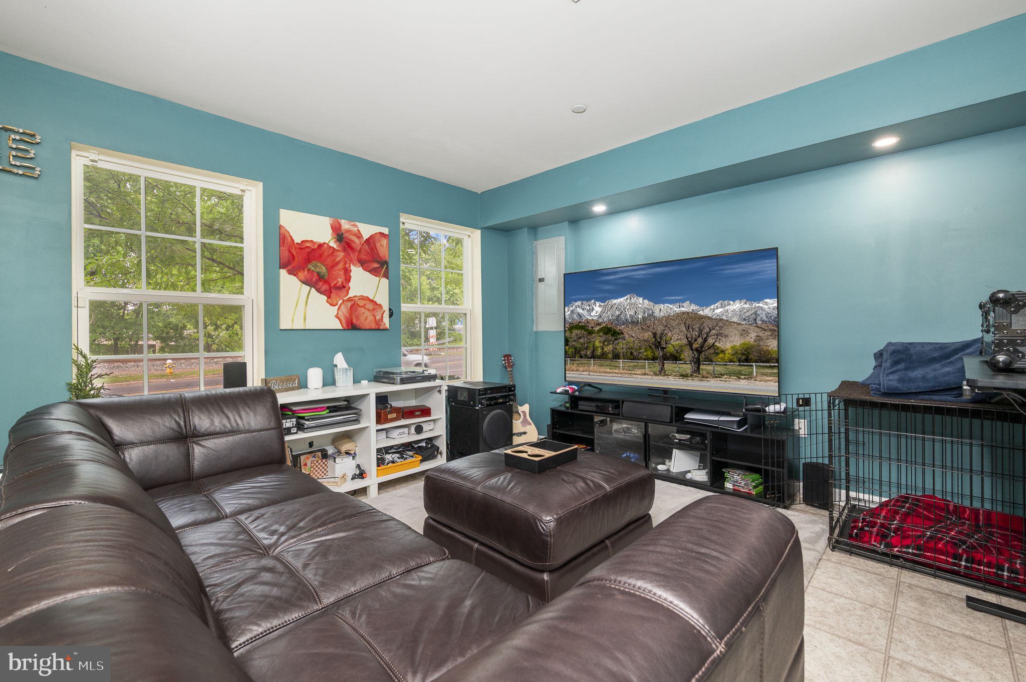 HANOVER SQUARE - Residential