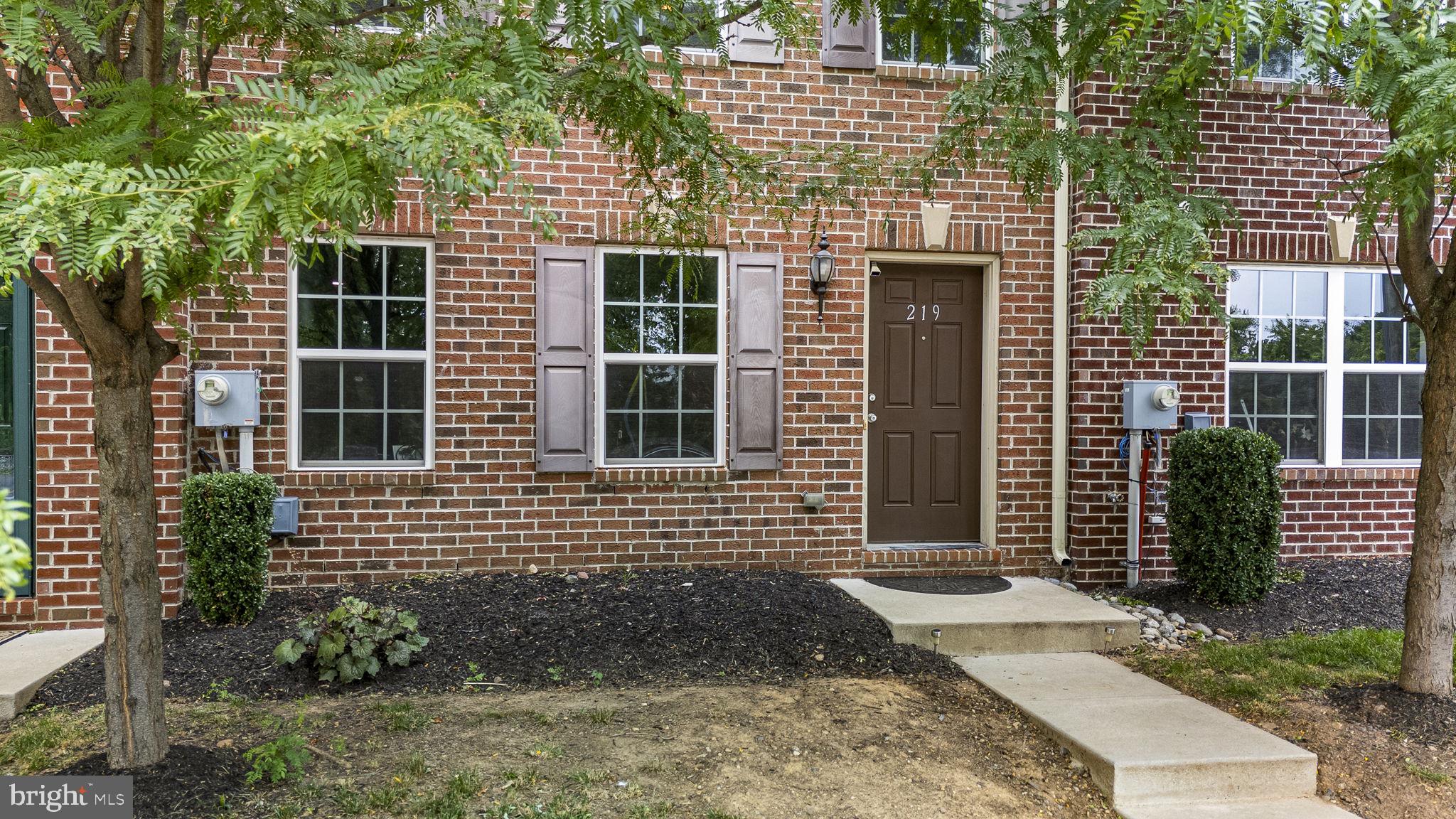 HANOVER SQUARE - Residential