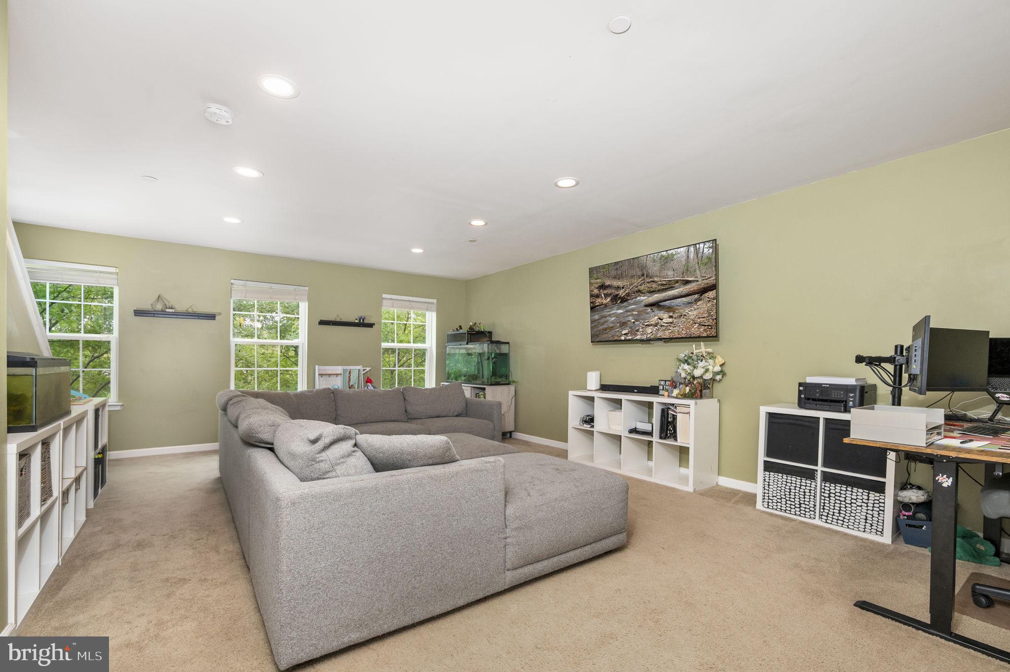 HANOVER SQUARE - Residential