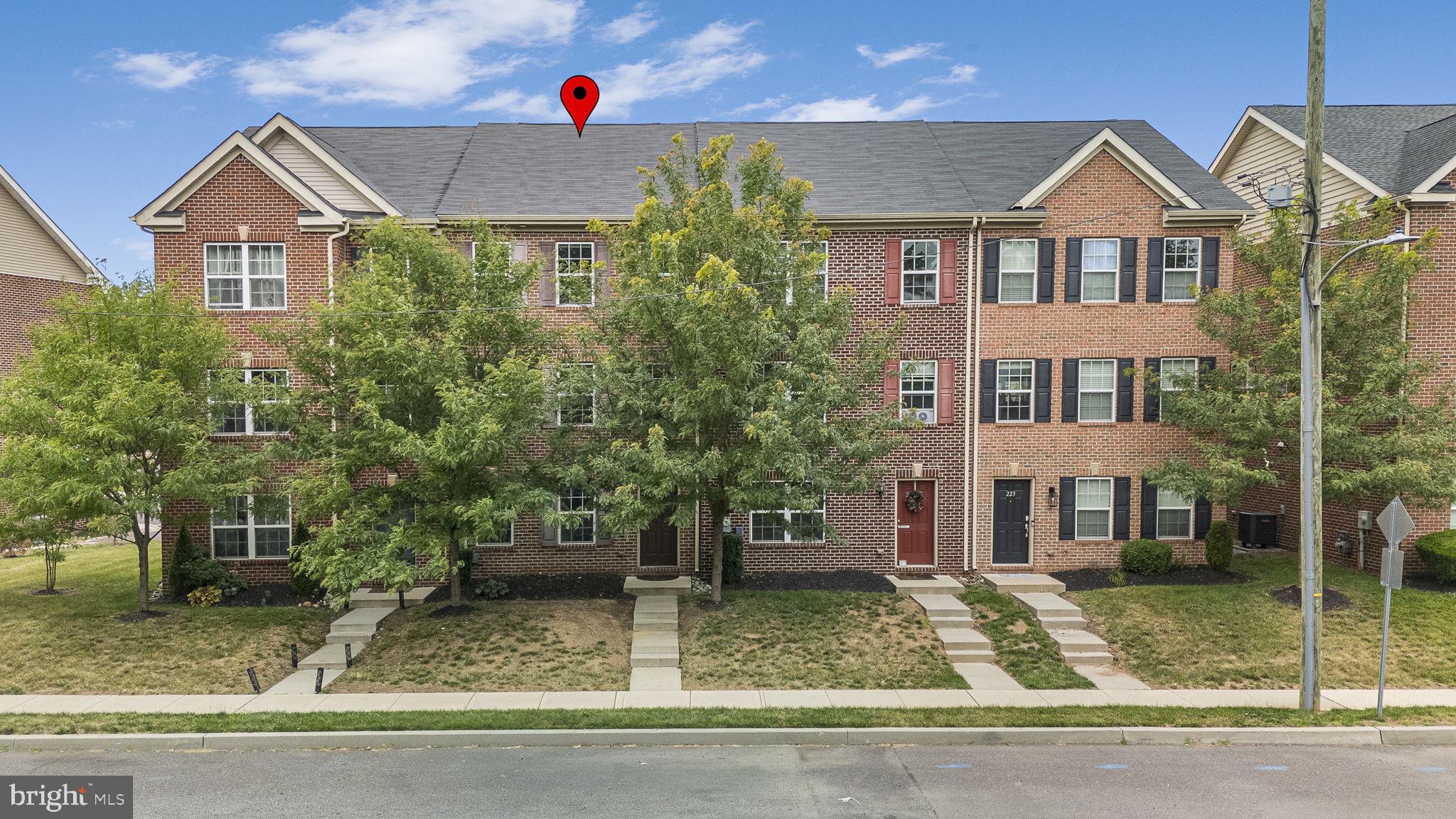HANOVER SQUARE - Residential