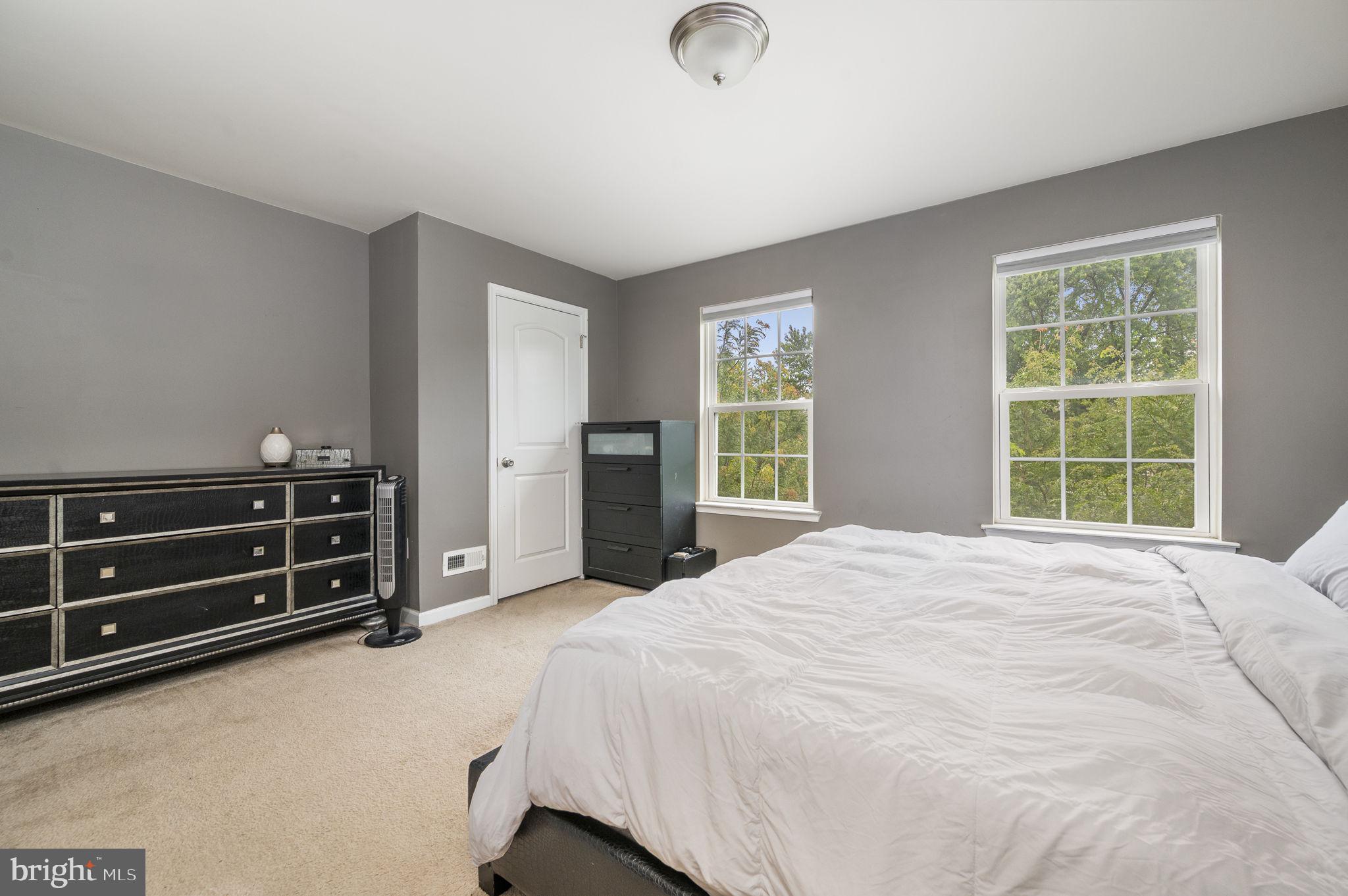 HANOVER SQUARE - Residential