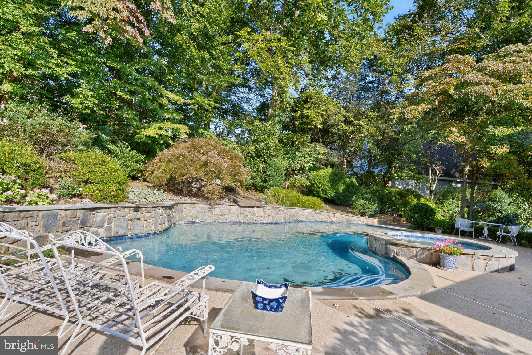 BANNOCKBURN ESTATES - Residential