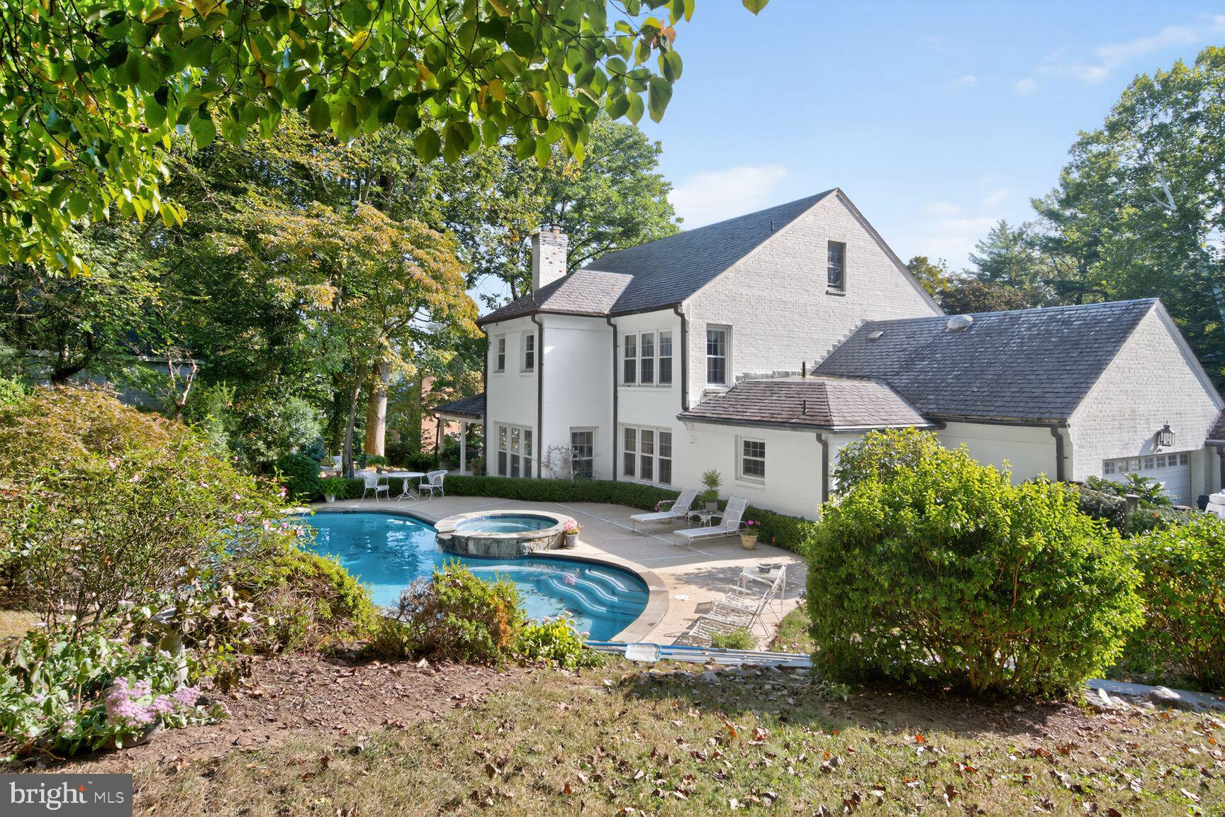 BANNOCKBURN ESTATES - Residential