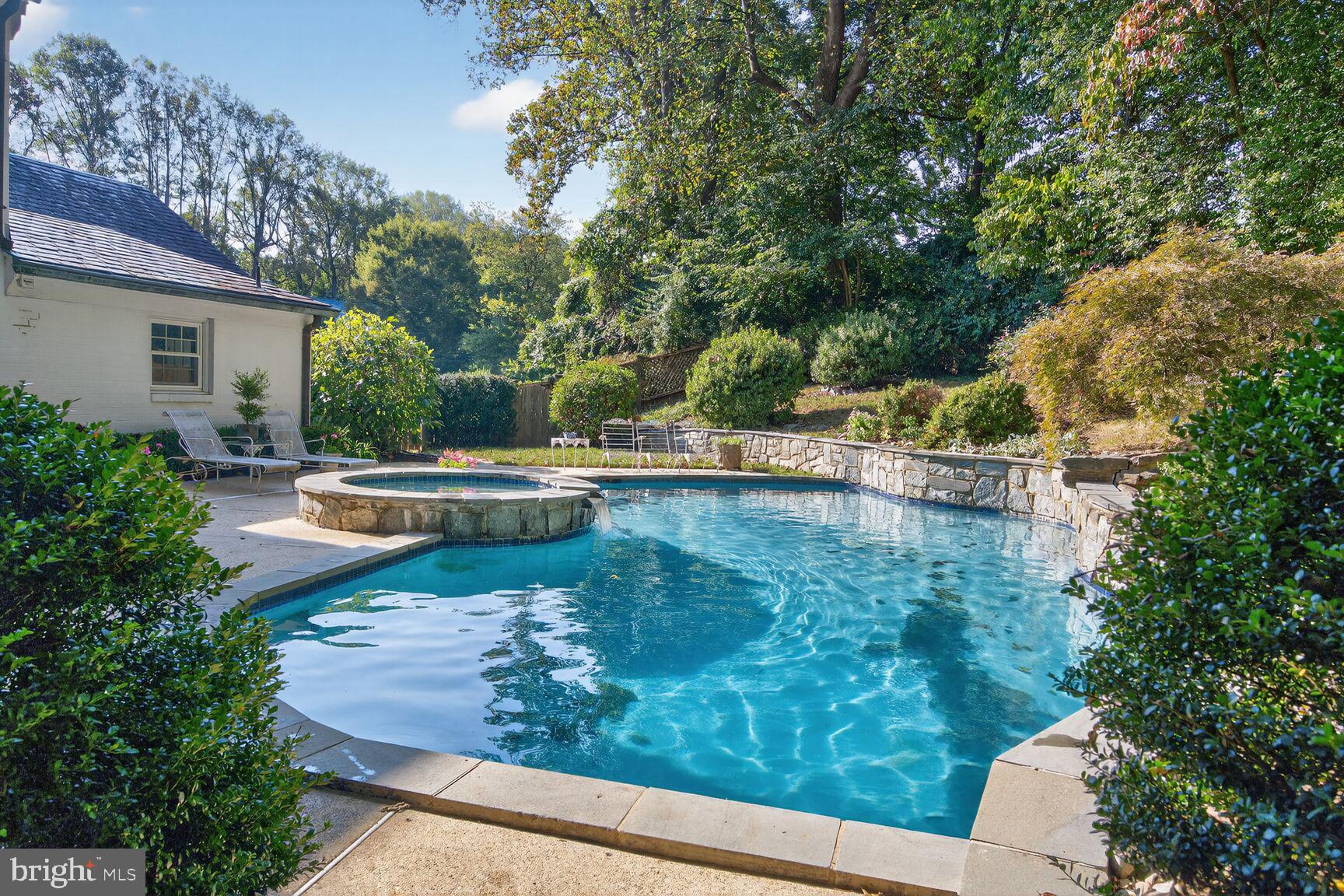 BANNOCKBURN ESTATES - Residential