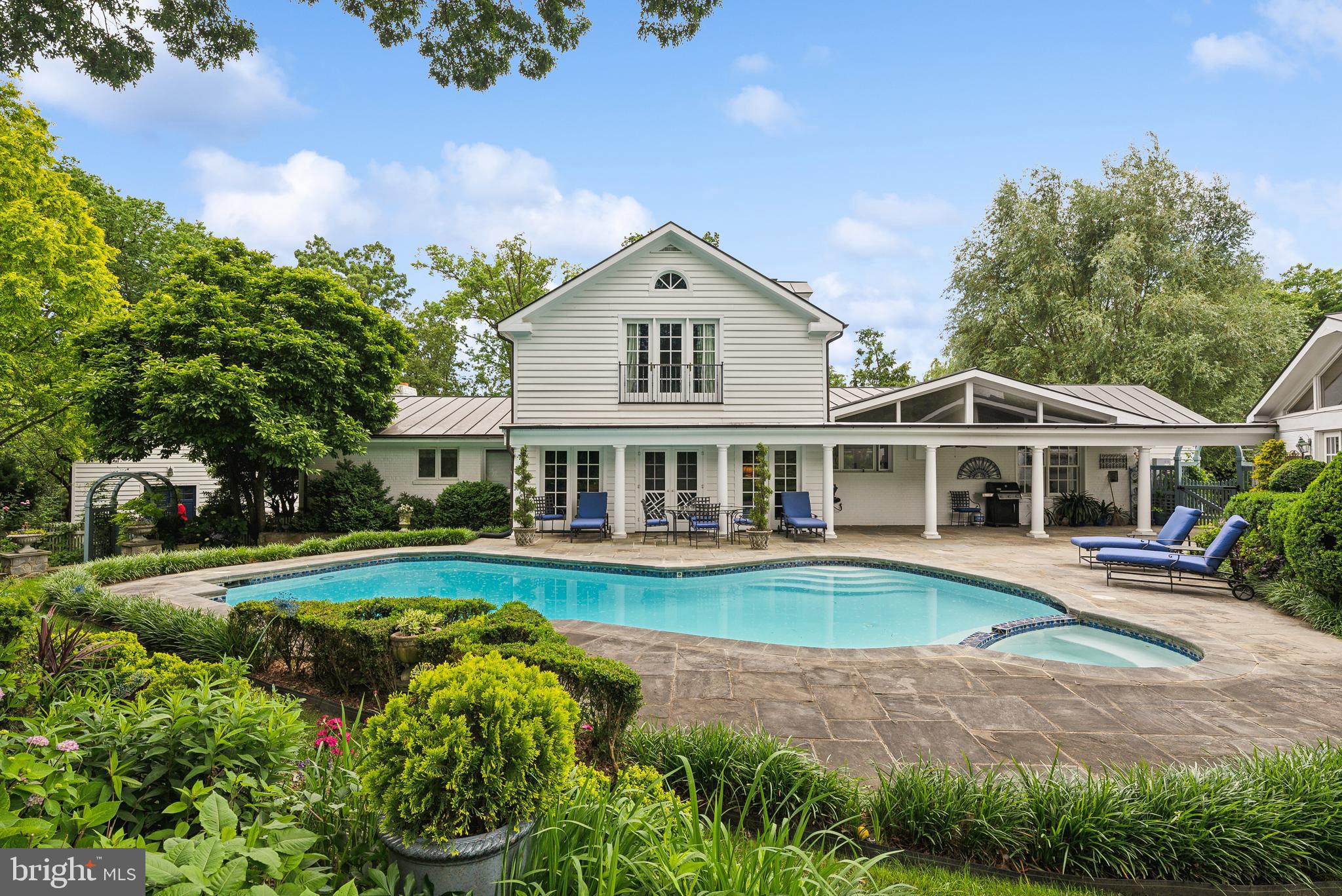 MANSION DRIVE - Residential
