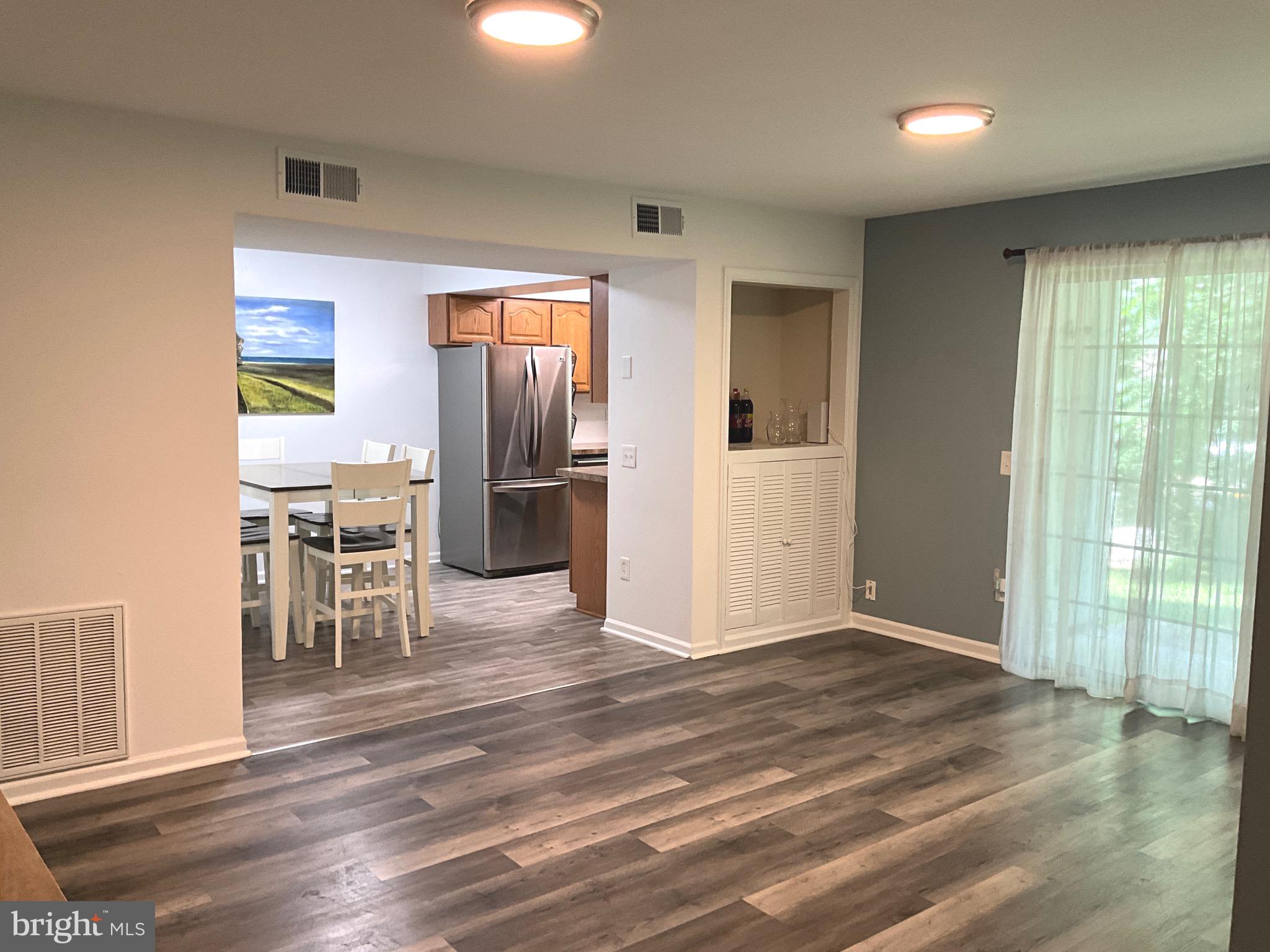 HUNTERS SQUARE - Residential