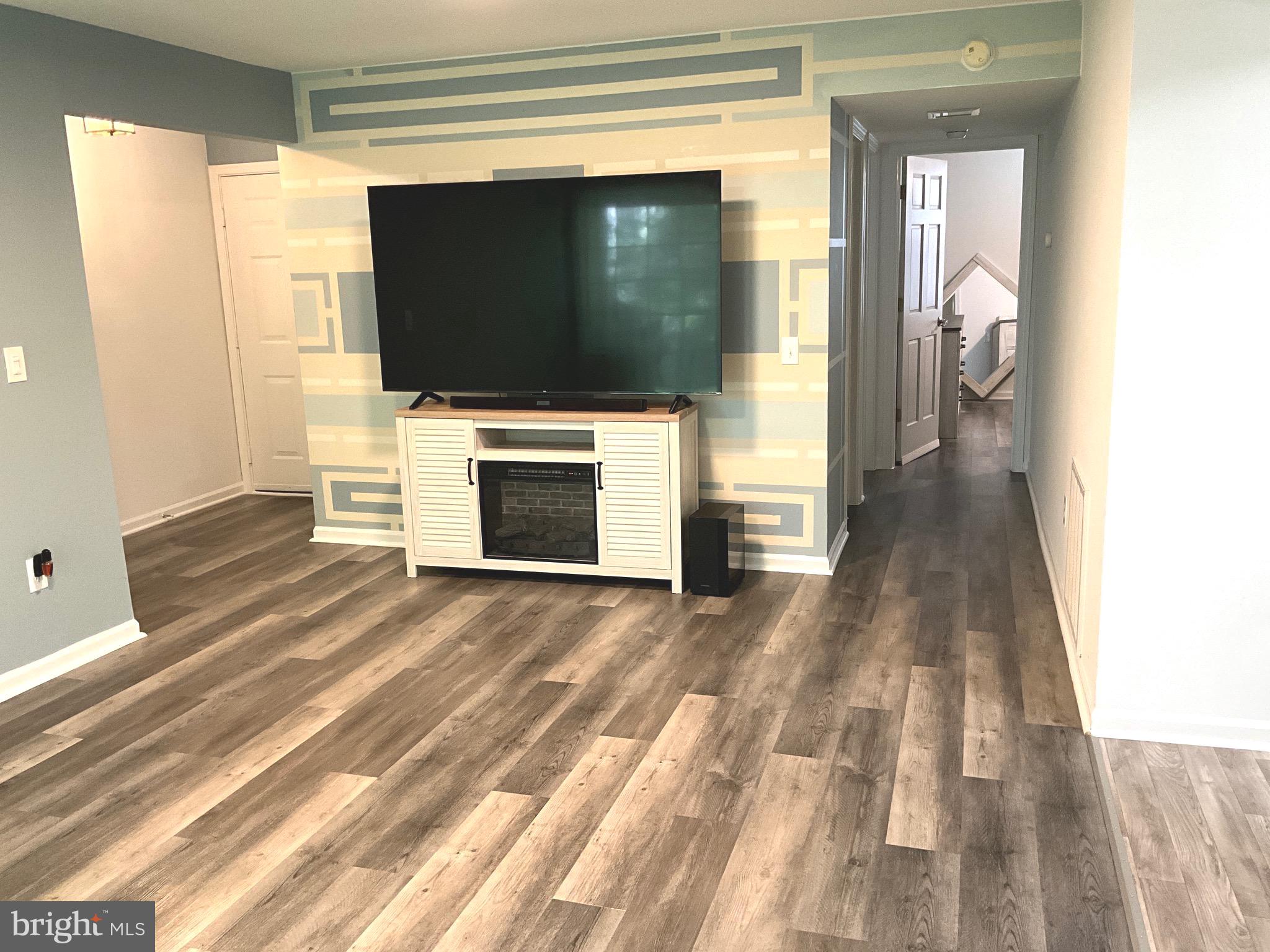 HUNTERS SQUARE - Residential