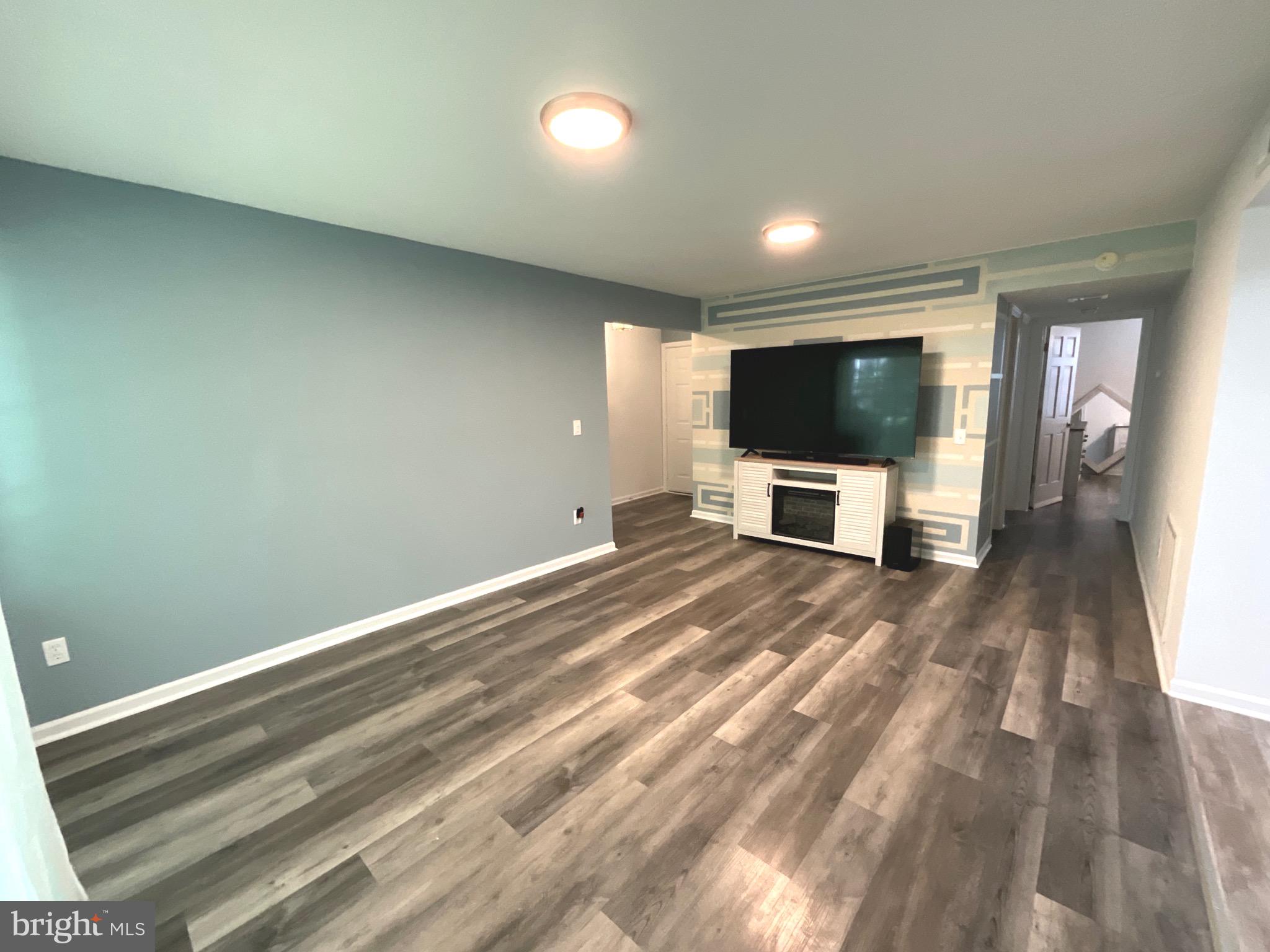 HUNTERS SQUARE - Residential