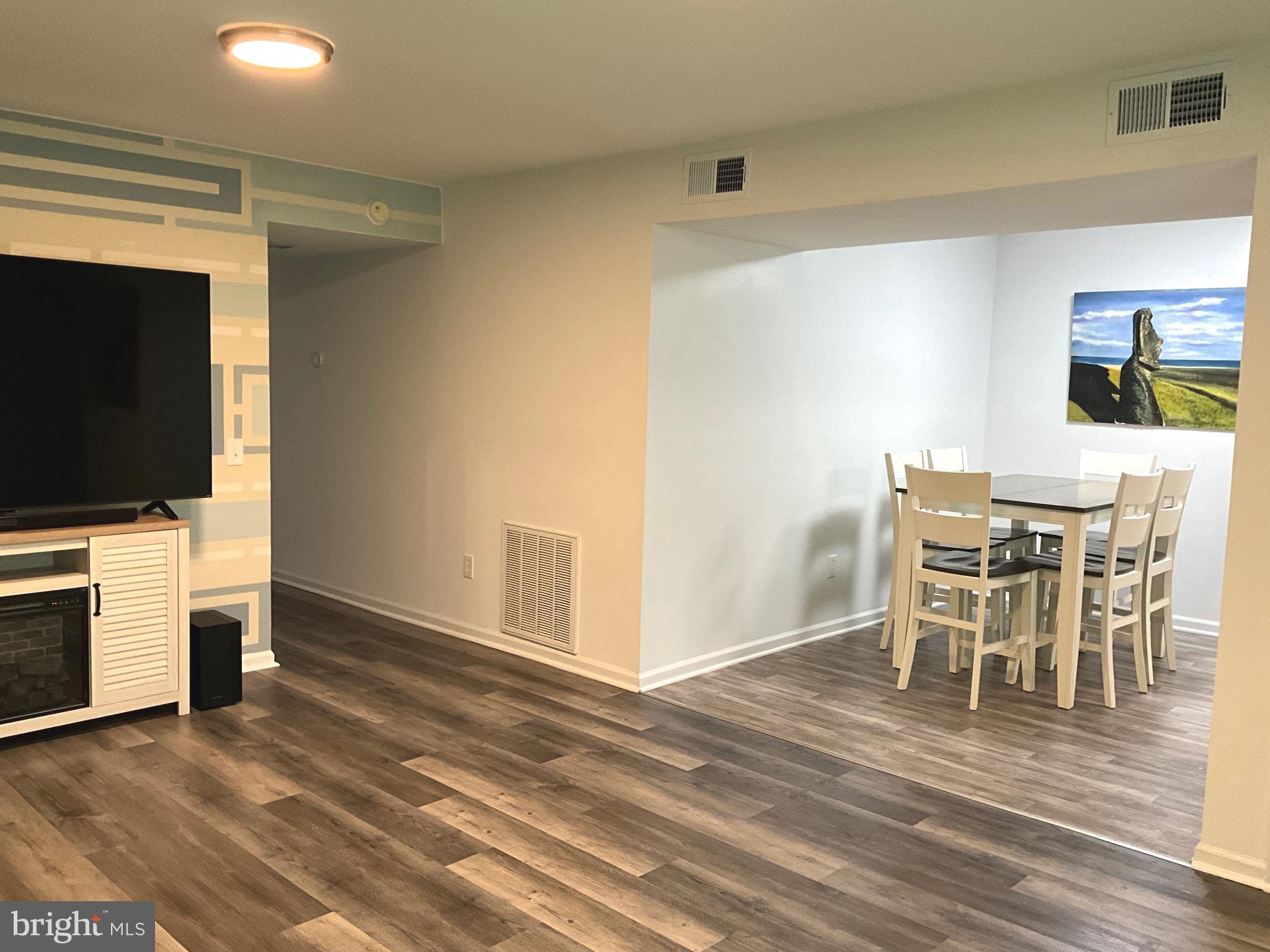 HUNTERS SQUARE - Residential