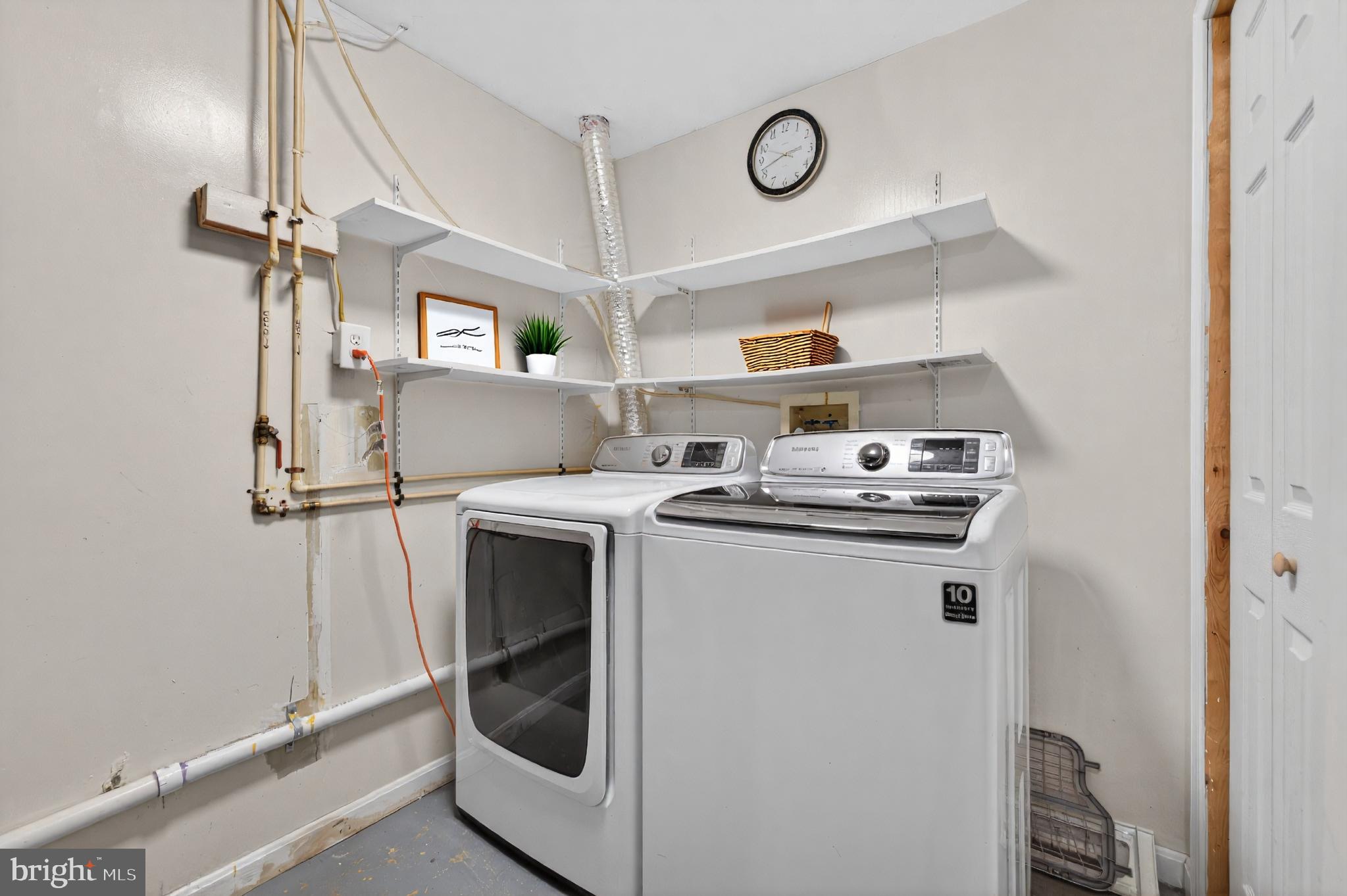 CLOVERLEAF CENTER - Residential