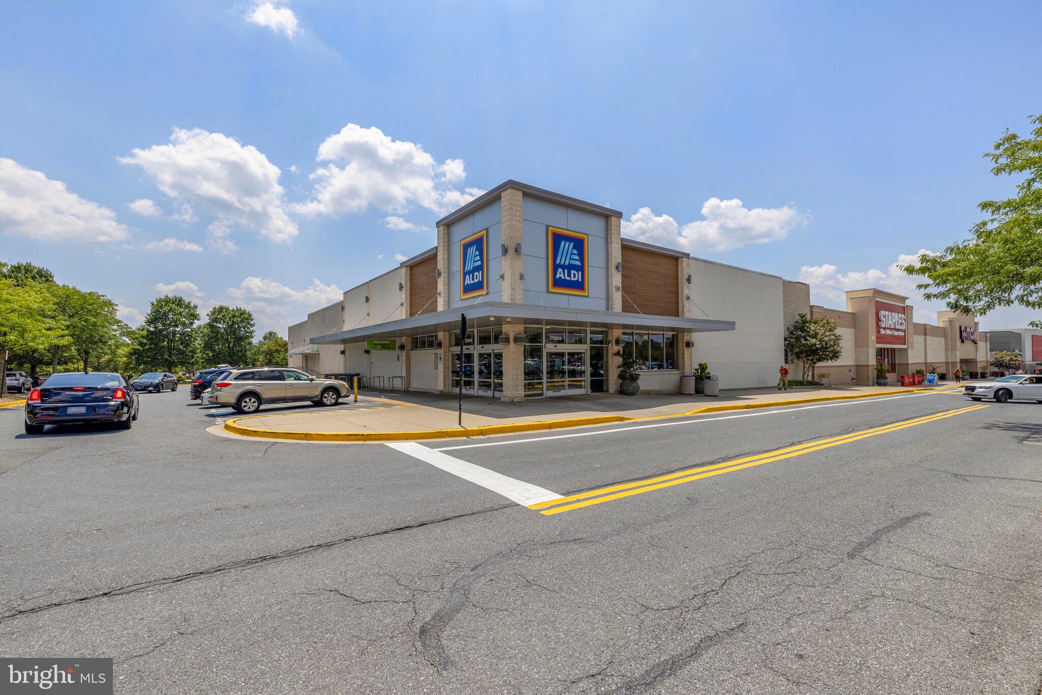 CLOVERLEAF CENTER - Residential