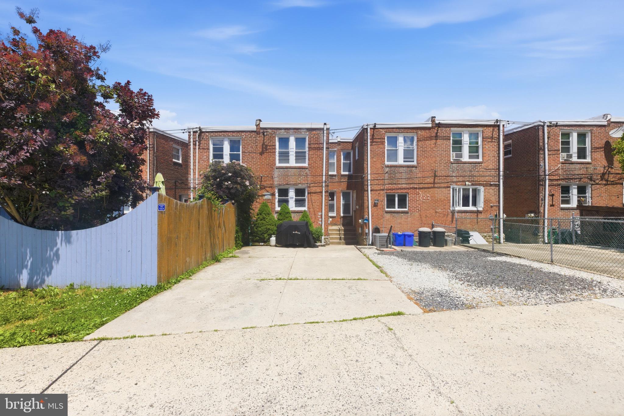 ROXBOROUGH - Residential