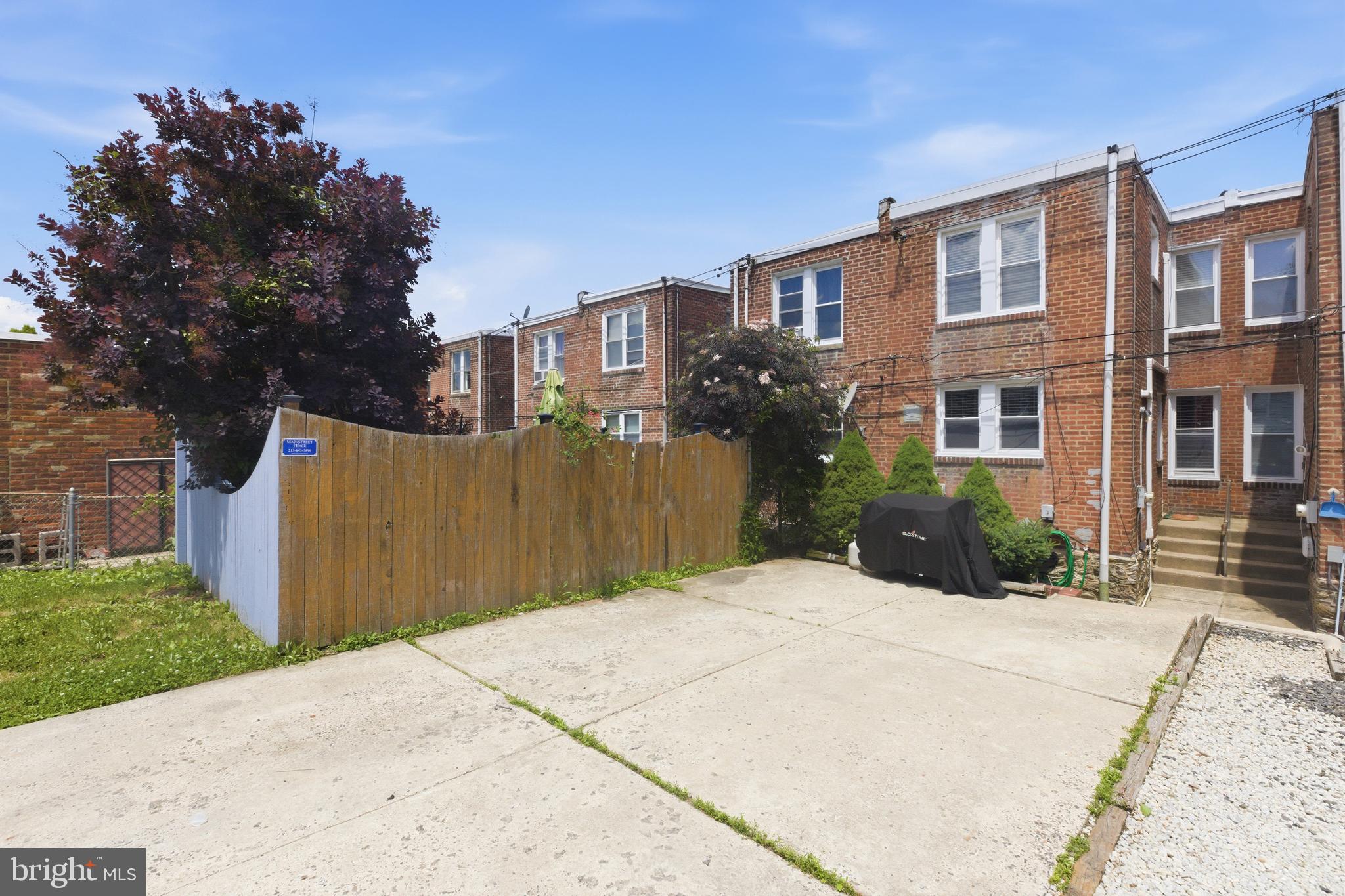 ROXBOROUGH - Residential