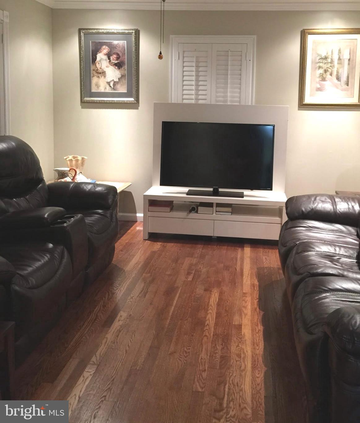 WHITFIELD KNOLLS - Residential