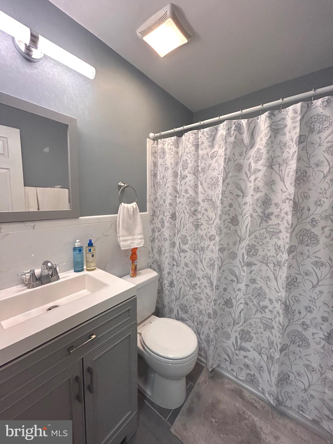 WHITFIELD KNOLLS - Residential