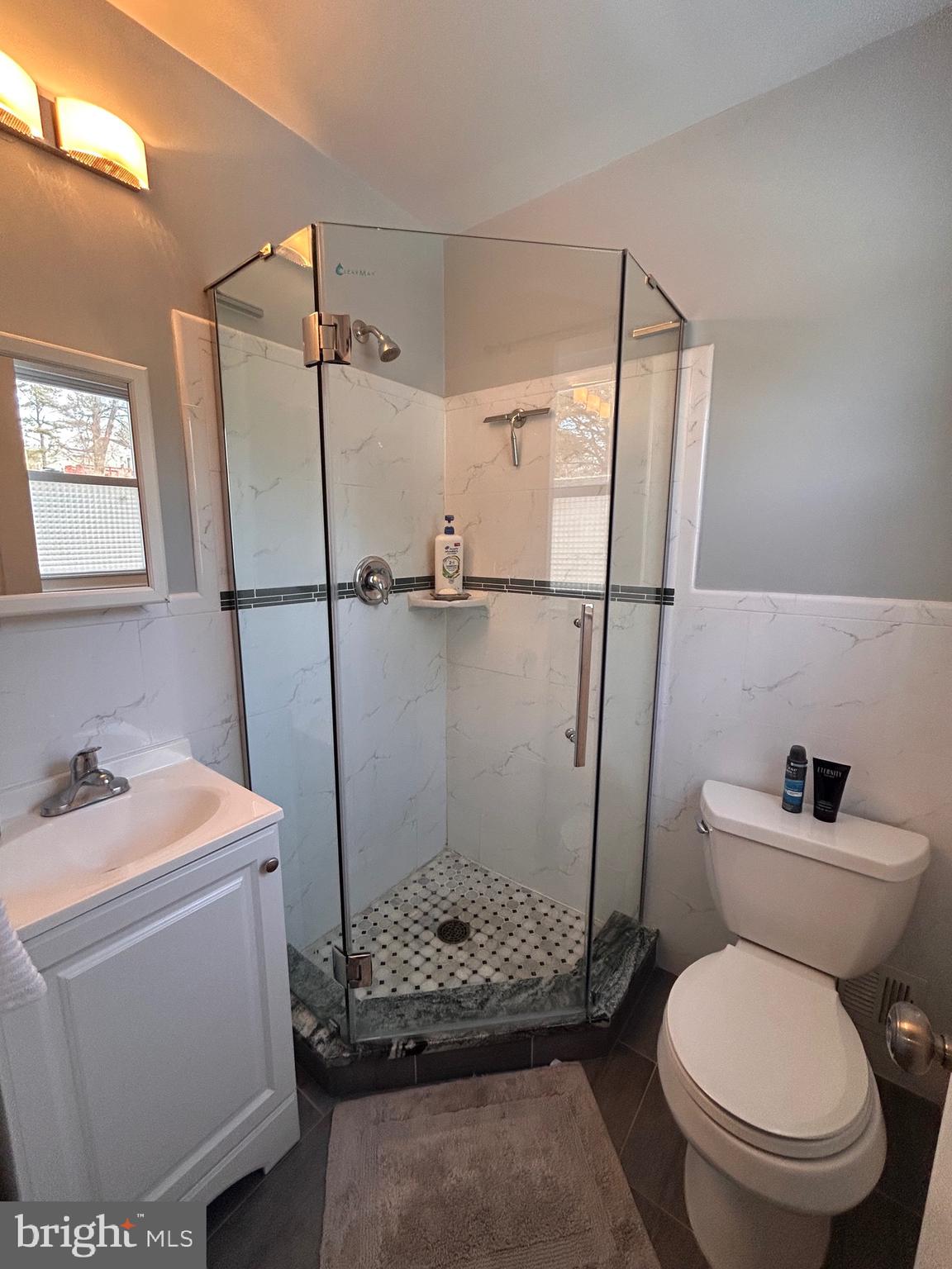 WHITFIELD KNOLLS - Residential