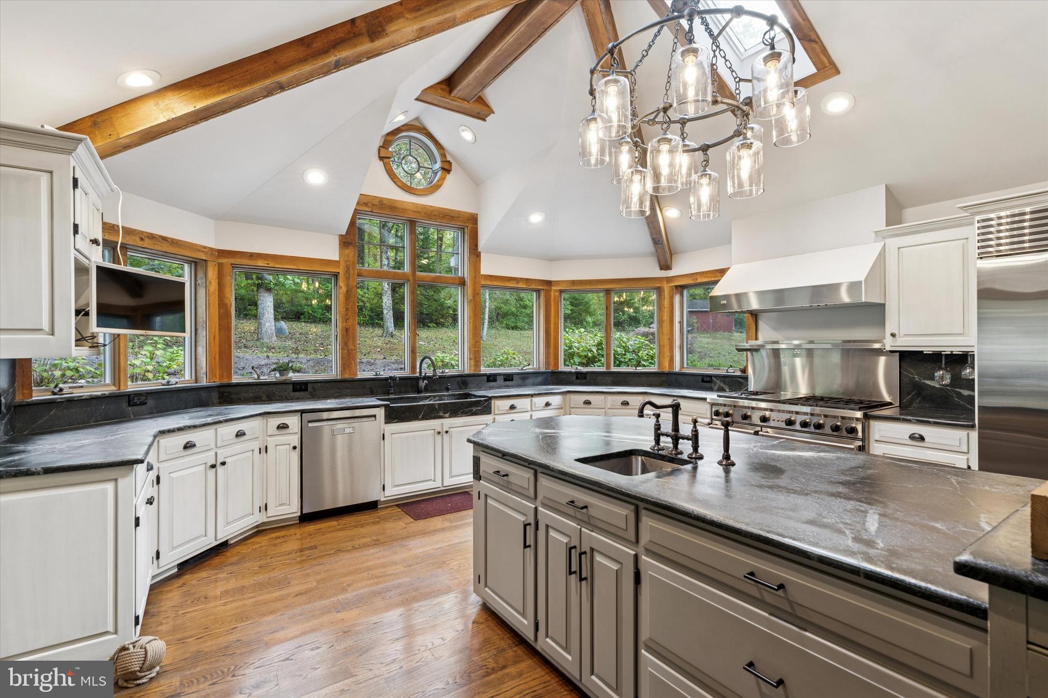 FOUR OAKS FARM - Residential