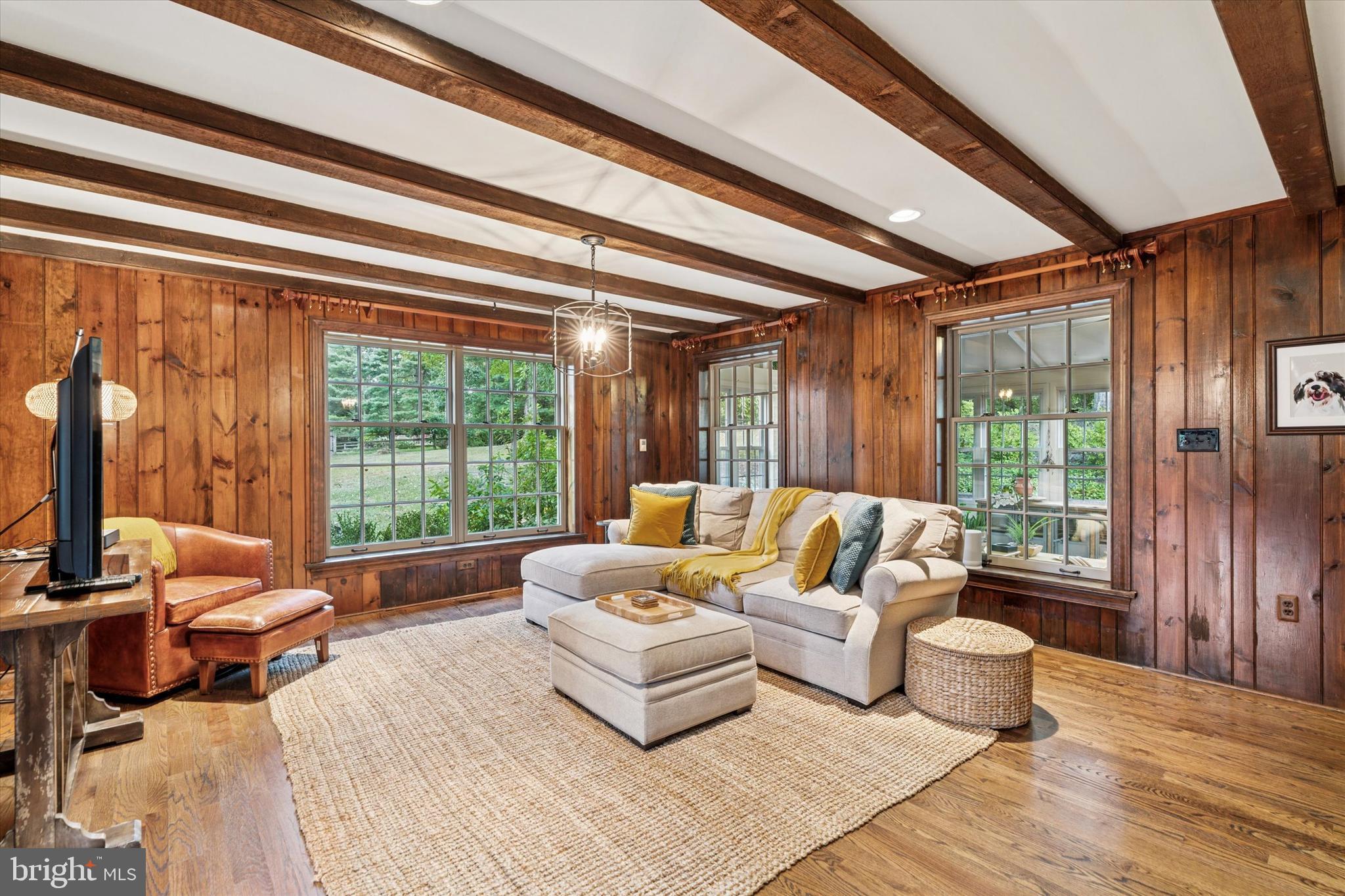 FOUR OAKS FARM - Residential