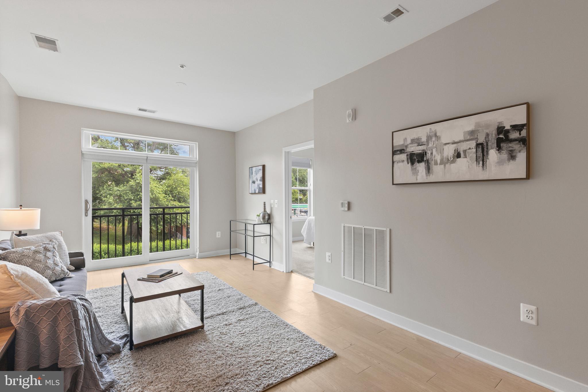 TRAFALGAR FLATS - Residential