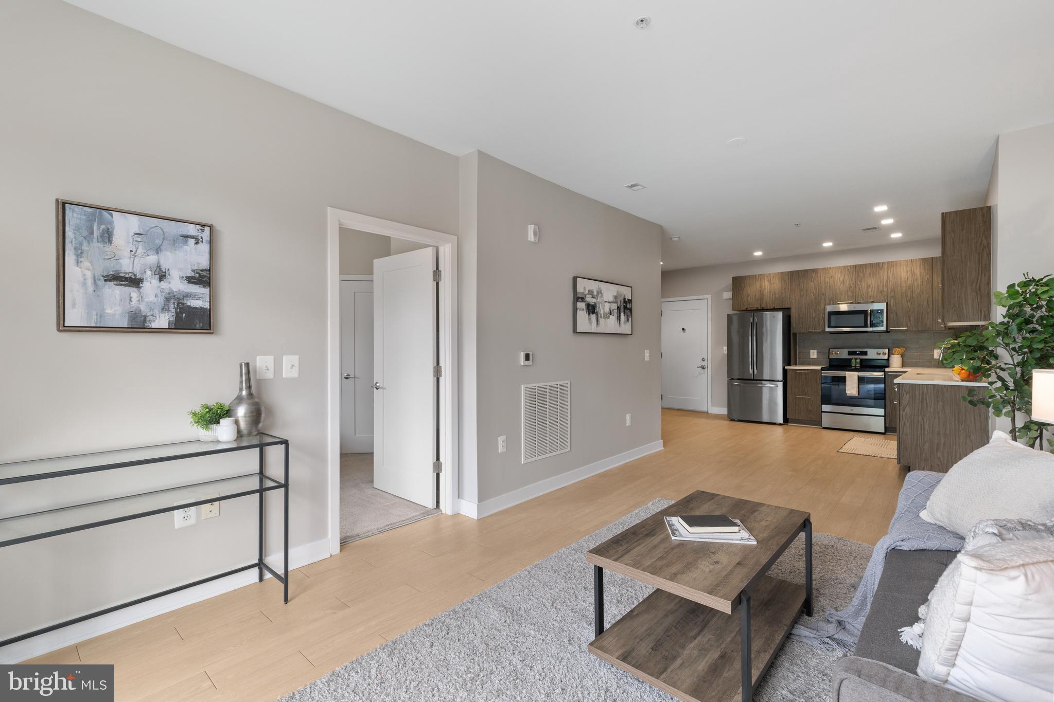 TRAFALGAR FLATS - Residential