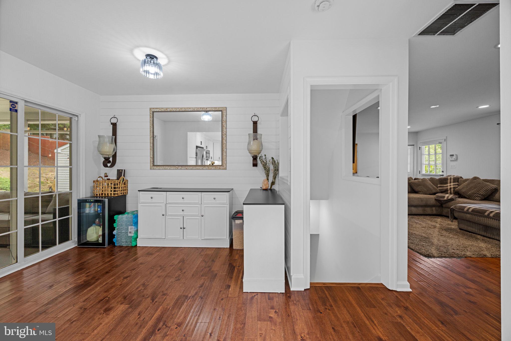 HILLSMERE SHORES - Residential